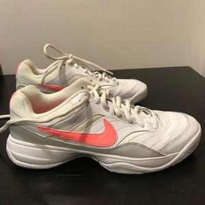 BRAND NEW Nike Tennis Shoes 8.5 Womens